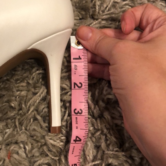 NWT Vince Camuto Adeilia white d’orsay heels - pointed toe - sz 8 - Picture 7 of 7